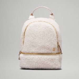 City Adventurer Backpack Micro 3L *Fleece White Opal/Gold Size ONE SIZE
